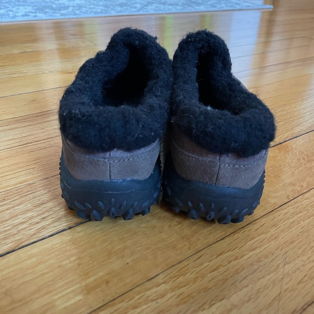 Brown Suede Slip-On Shoes with Black Fur Lining youth 1 - Picture 4 of 8